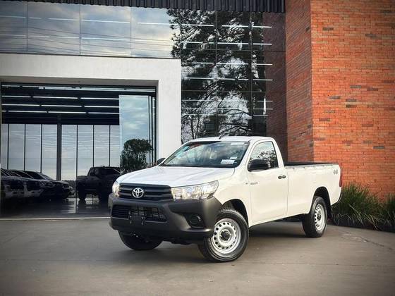 TOYOTA HILUX 2.8 D-4D TURBO DIESEL CS 4X4 MANUAL TOYOTA HILUX 2.8 D-4D TURBO DIESEL CS 4X4 MANUAL